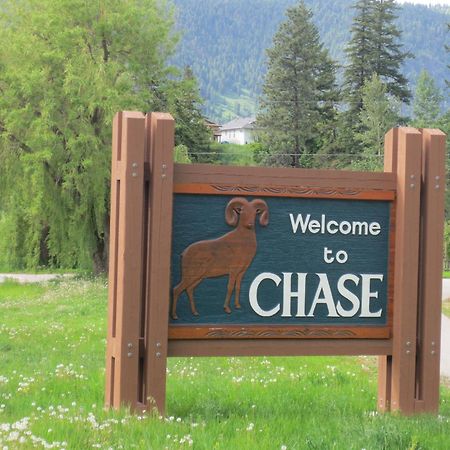 Chase Country Inn Екстер'єр фото