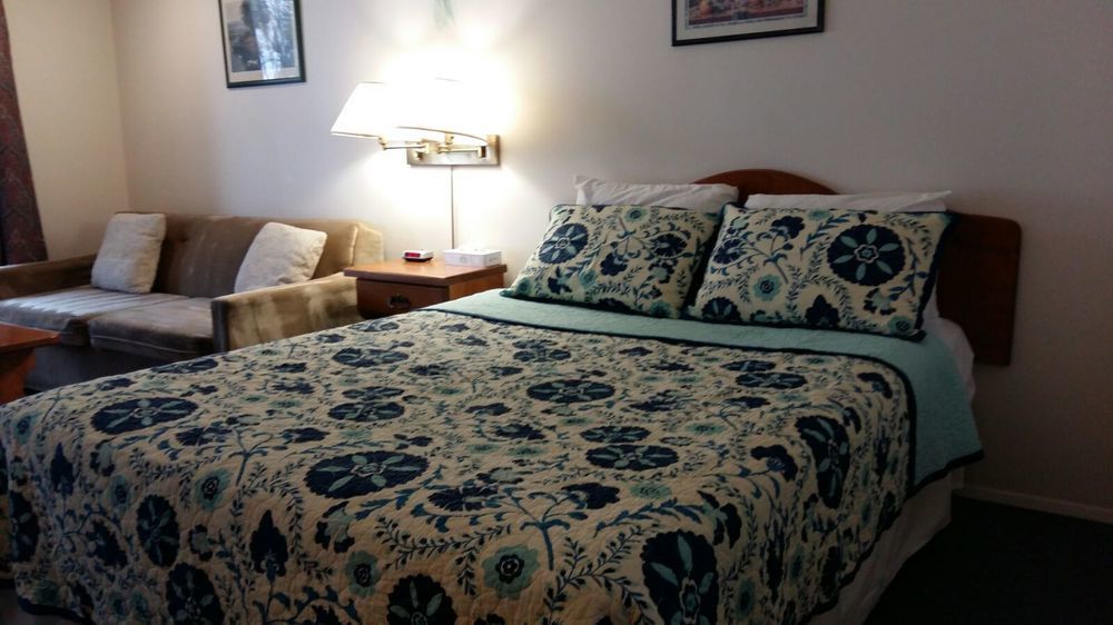 Chase Country Inn Екстер'єр фото