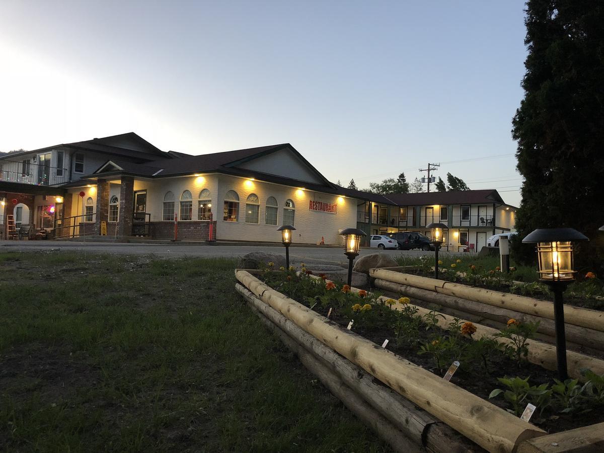 Chase Country Inn Екстер'єр фото
