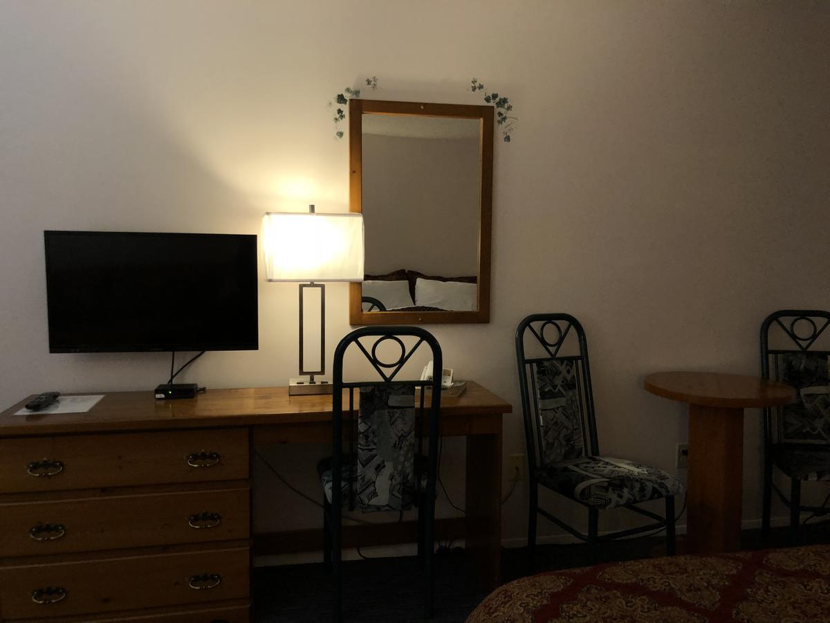 Chase Country Inn Екстер'єр фото