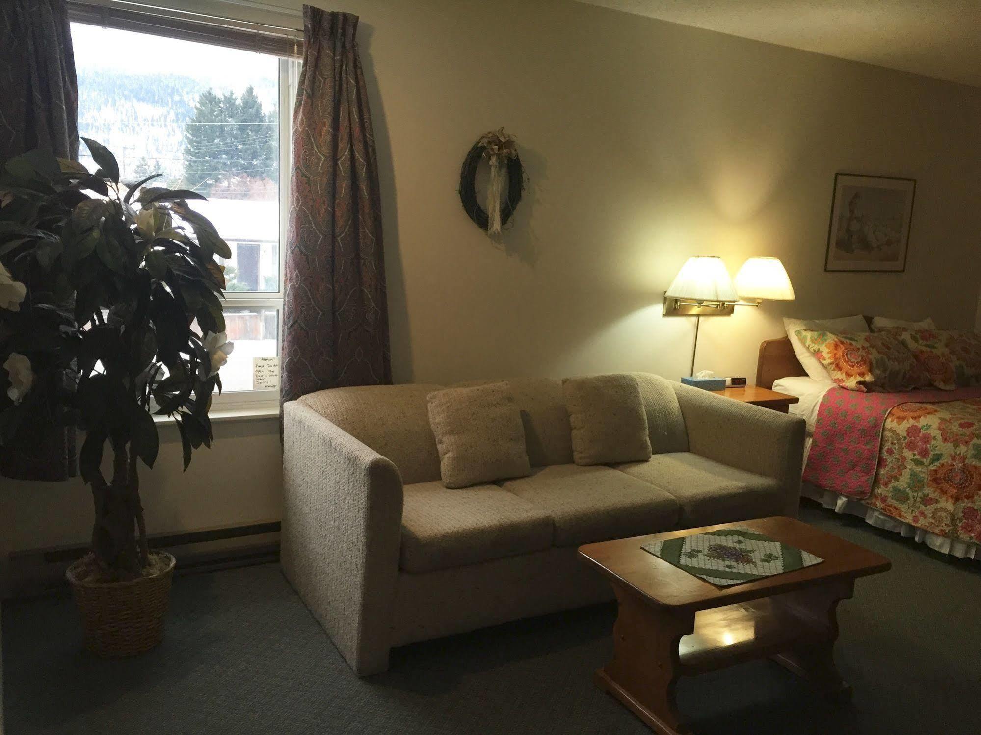 Chase Country Inn Екстер'єр фото