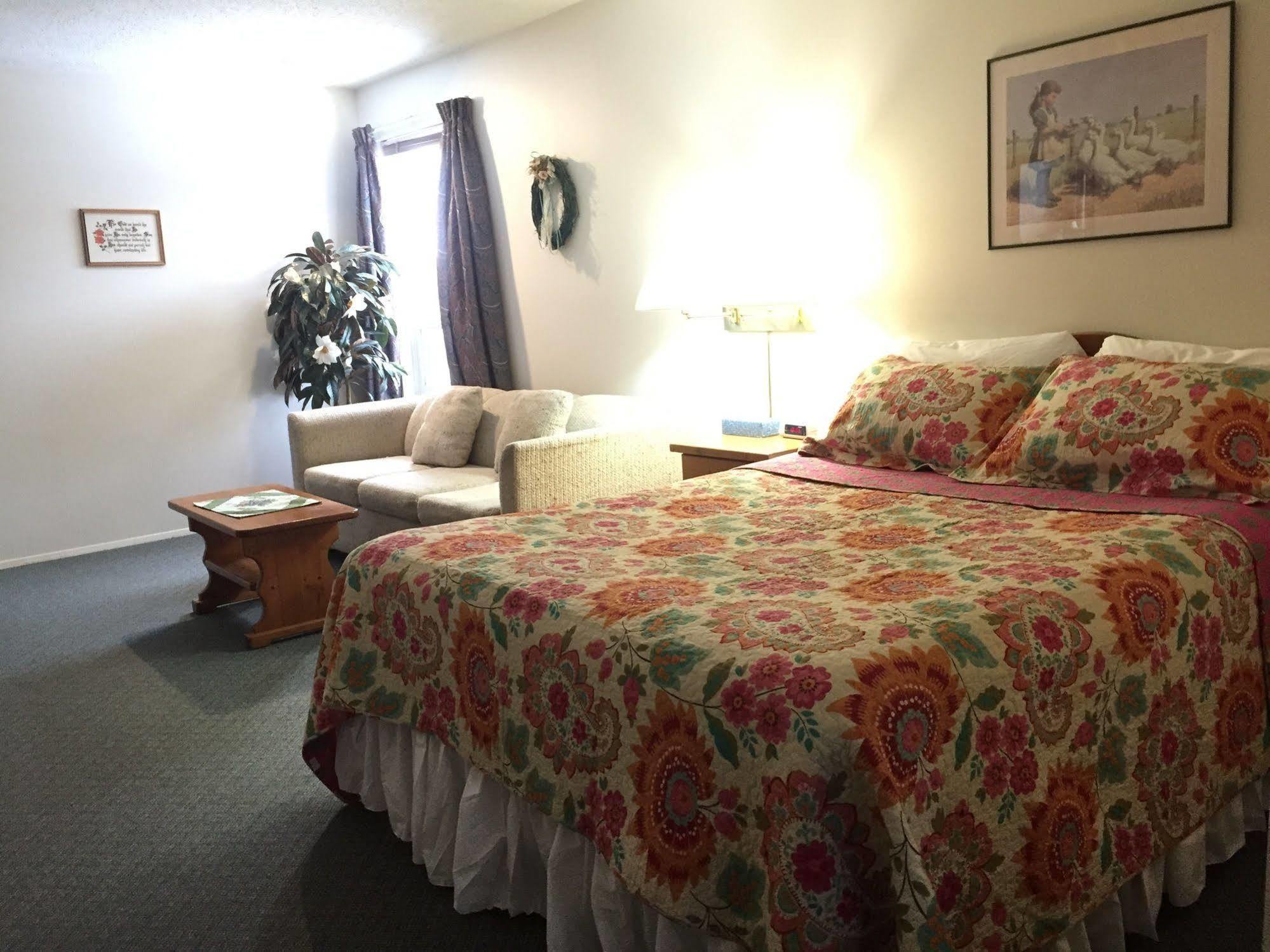 Chase Country Inn Екстер'єр фото