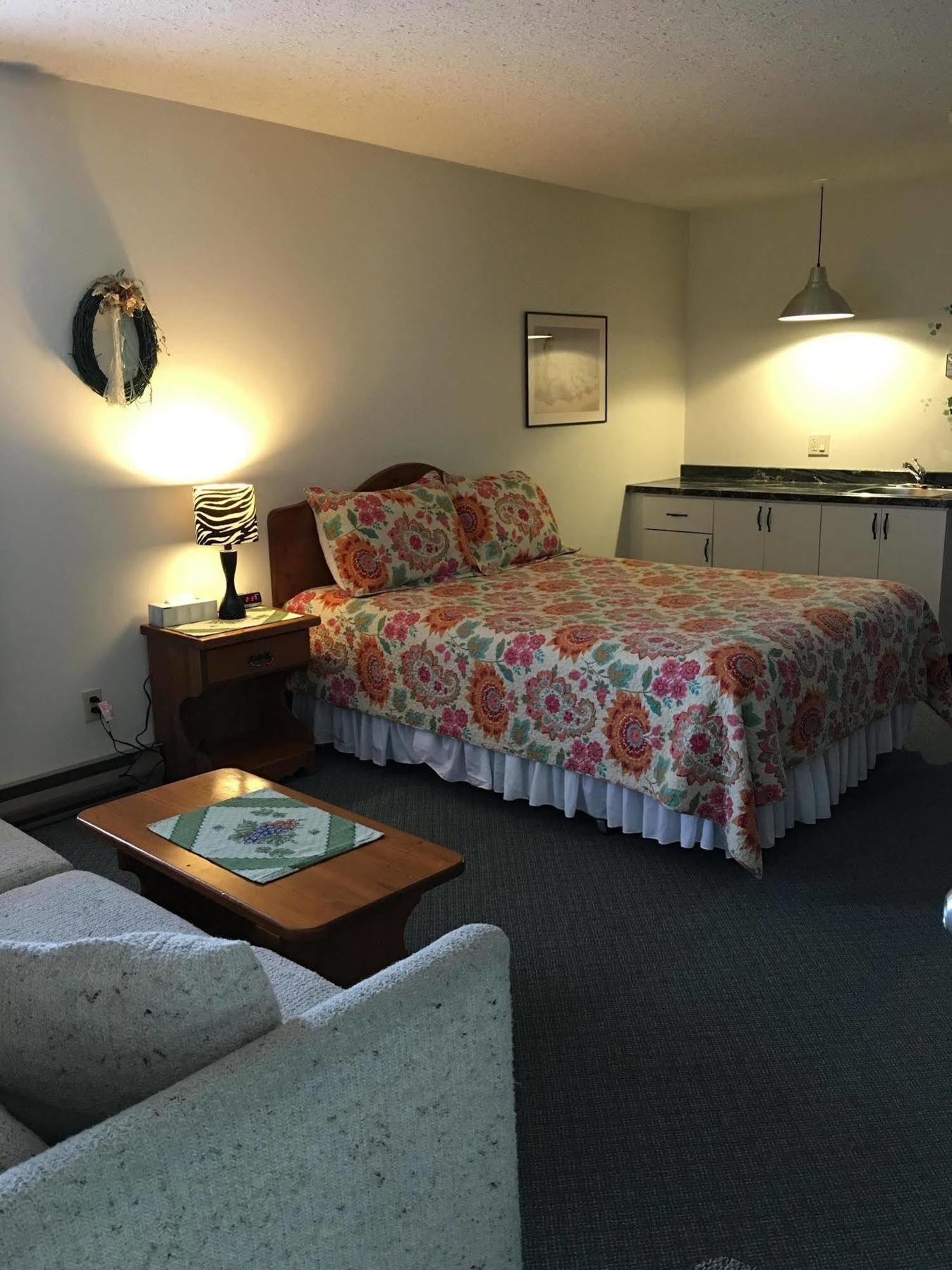 Chase Country Inn Екстер'єр фото