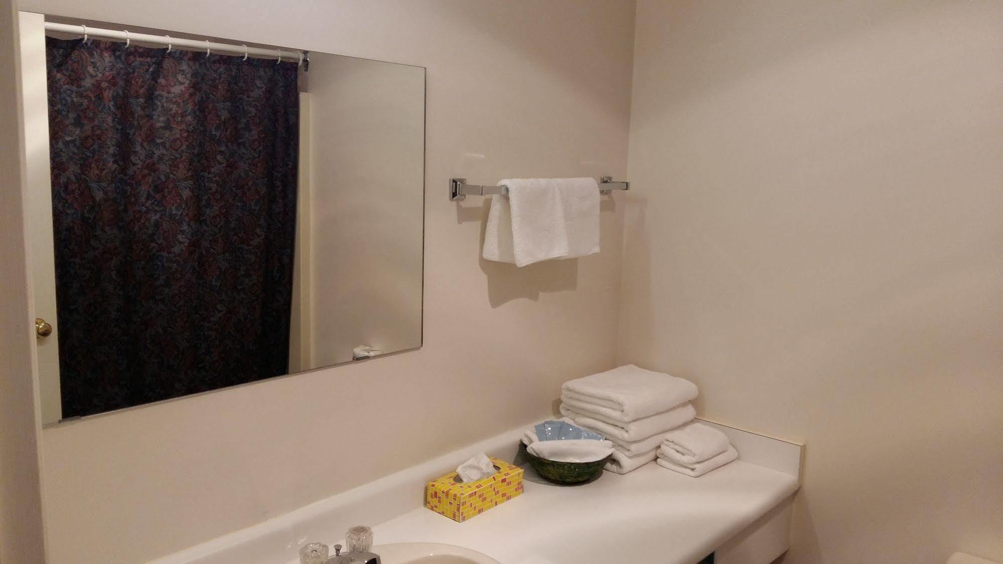 Chase Country Inn Екстер'єр фото