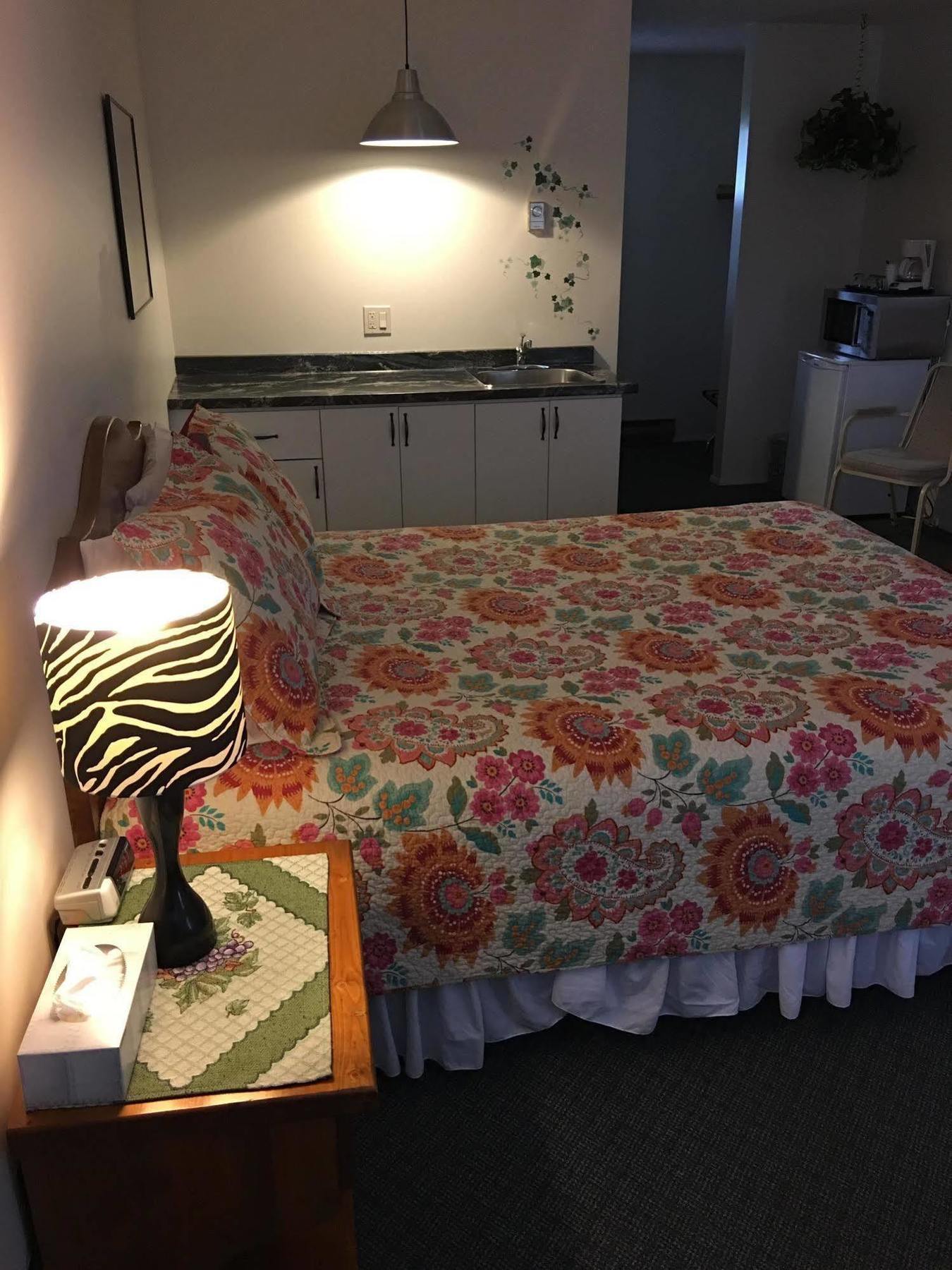 Chase Country Inn Екстер'єр фото