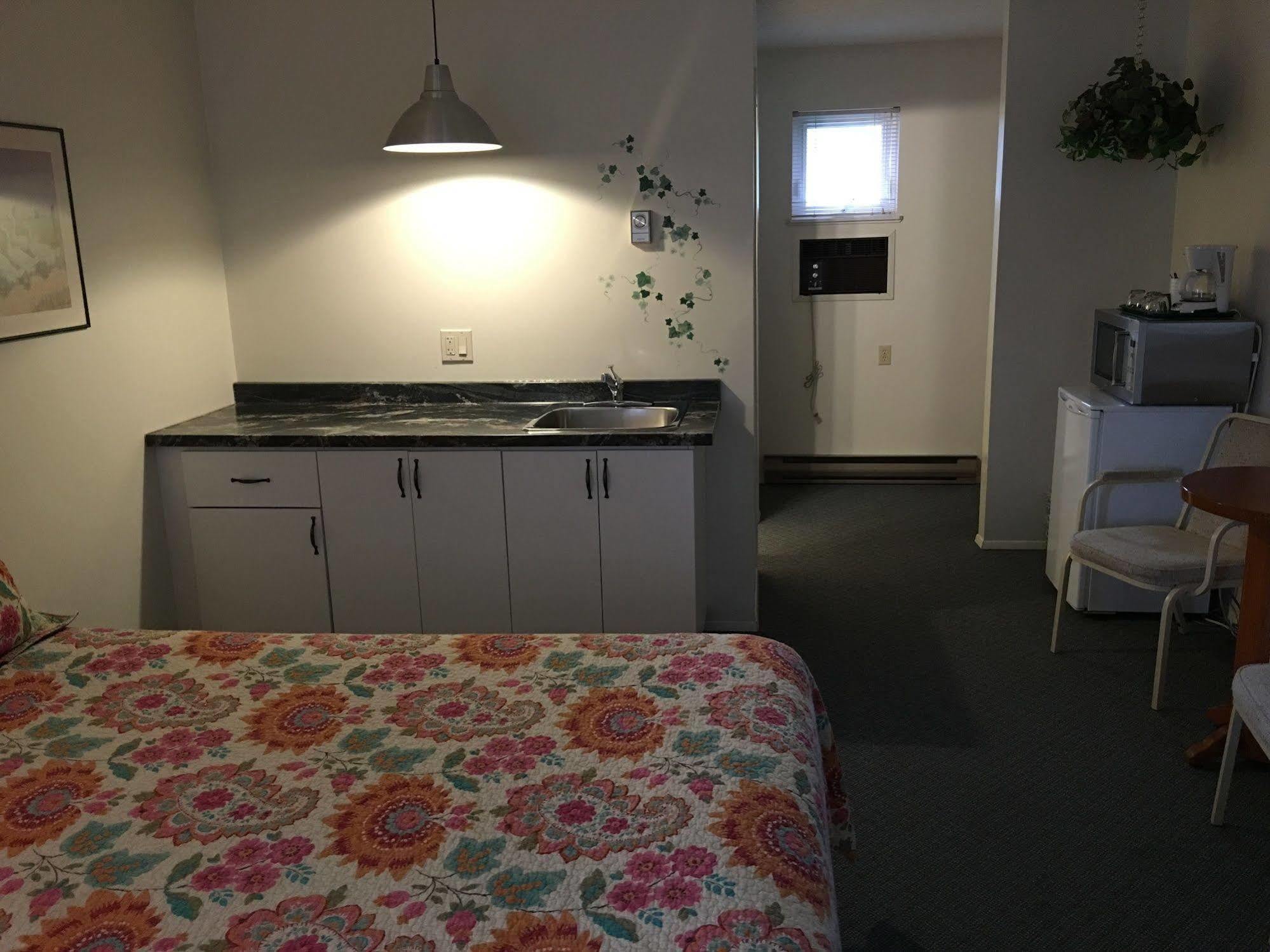 Chase Country Inn Екстер'єр фото