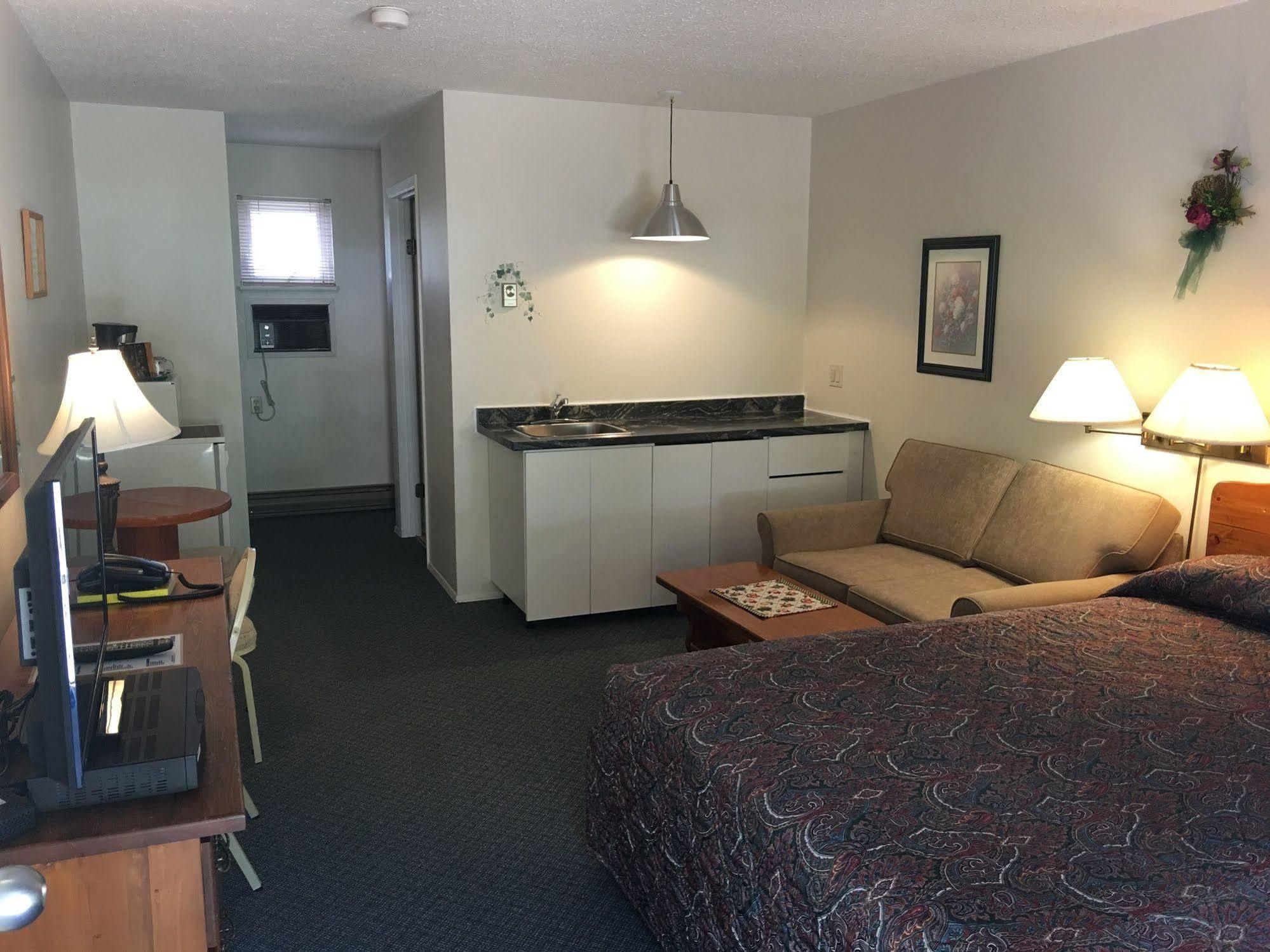 Chase Country Inn Екстер'єр фото