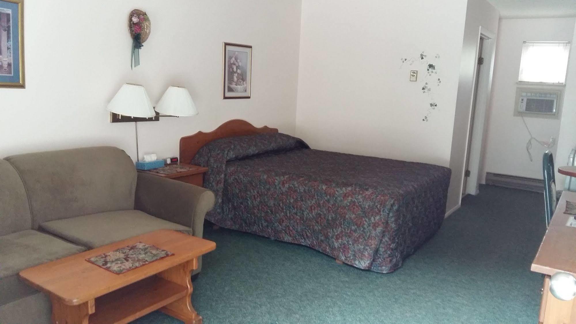 Chase Country Inn Екстер'єр фото