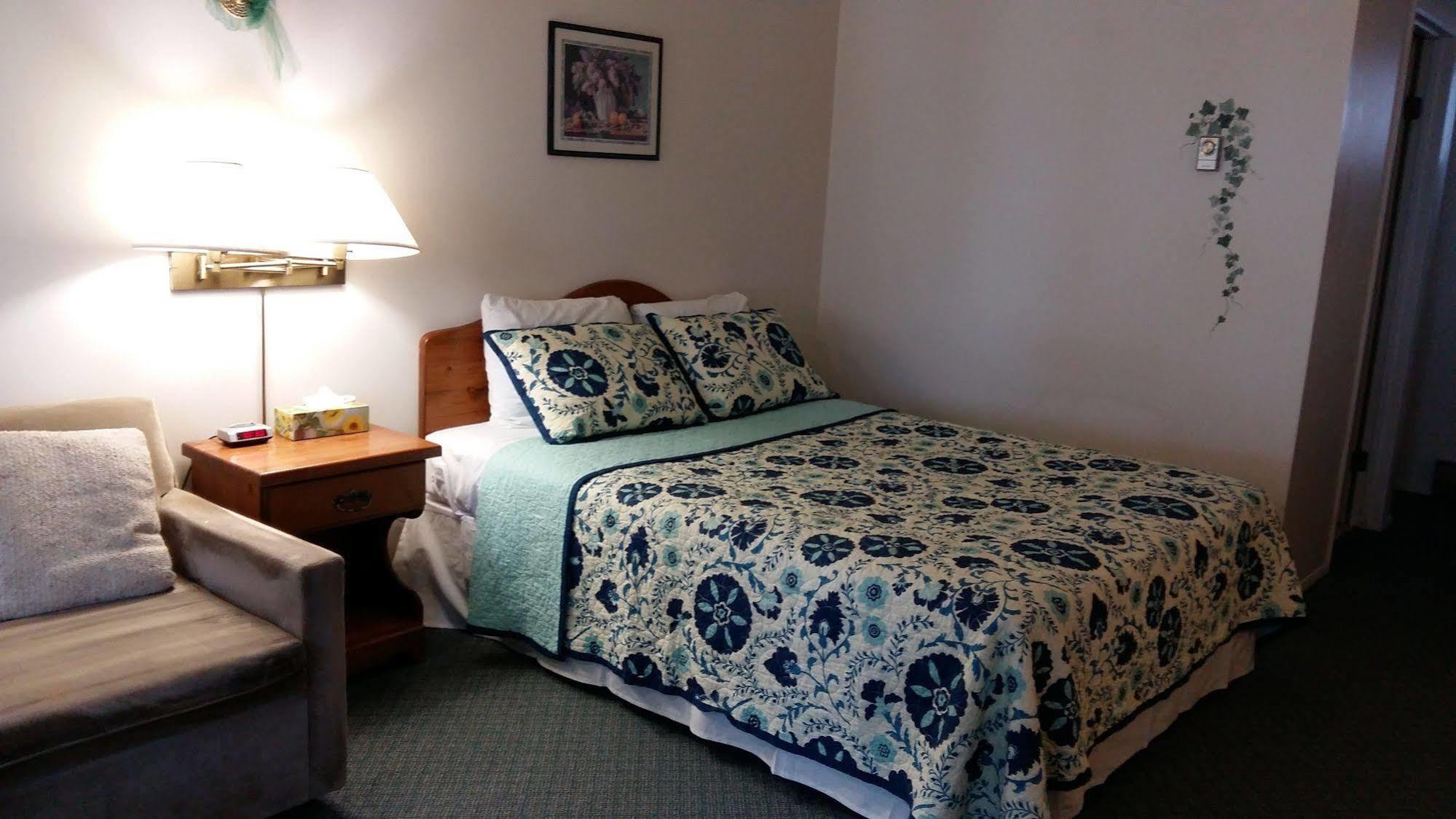Chase Country Inn Екстер'єр фото