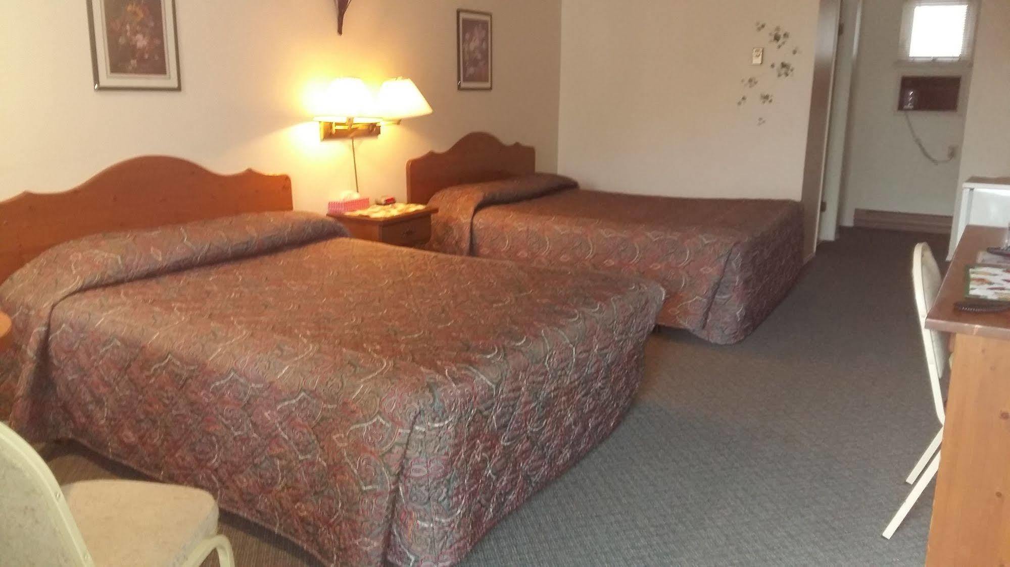 Chase Country Inn Екстер'єр фото