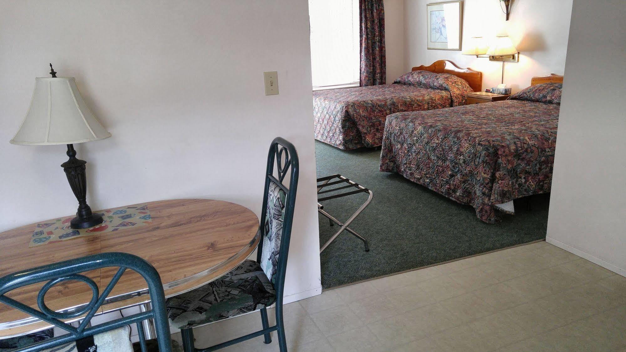 Chase Country Inn Екстер'єр фото