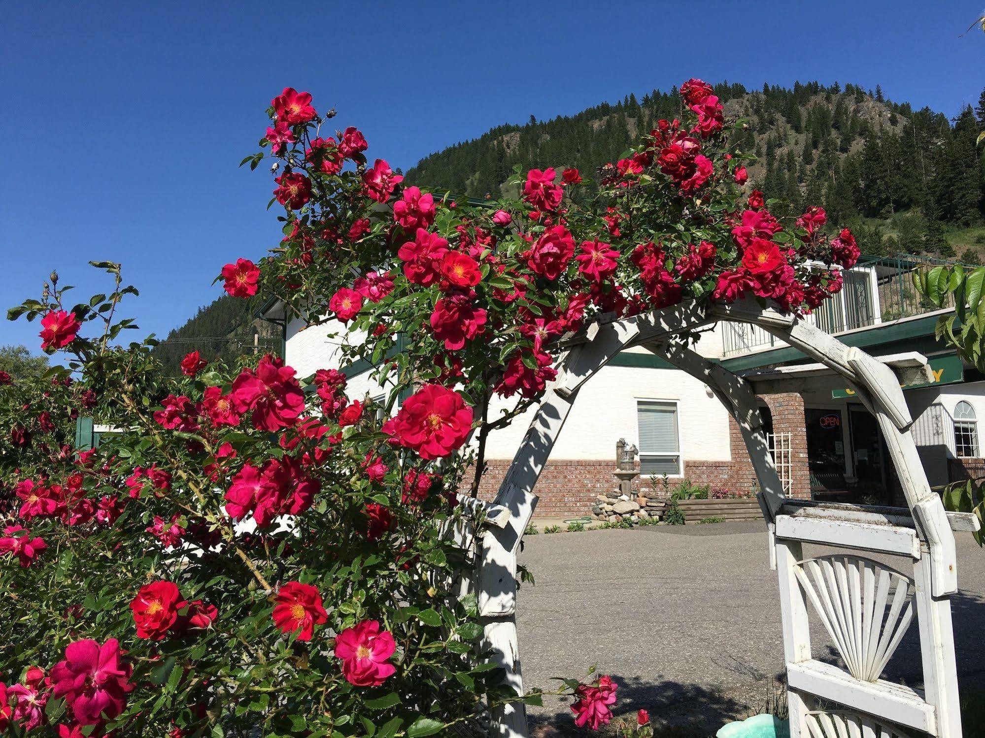 Chase Country Inn Екстер'єр фото
